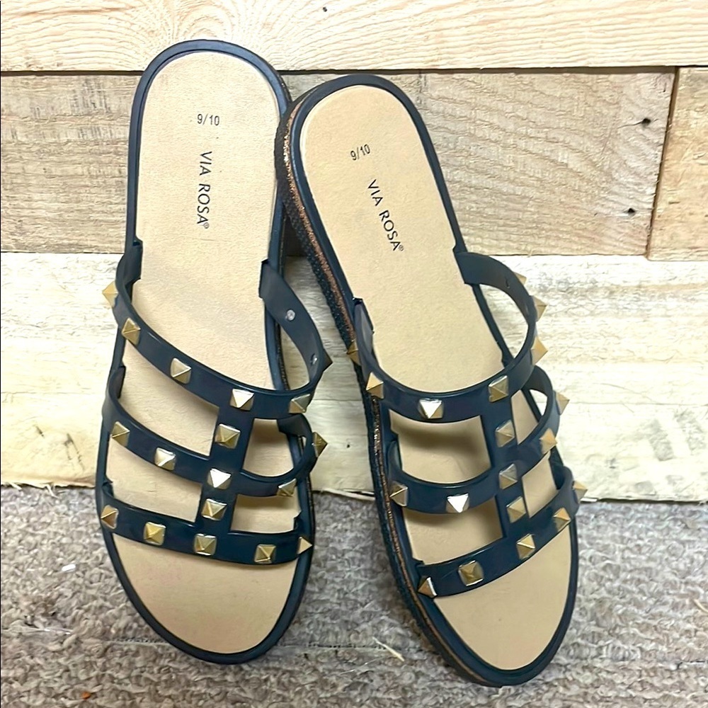 Via Rosa size 9/10 Black with Gold Studs Jelly Sandals with Gold Outline Trim